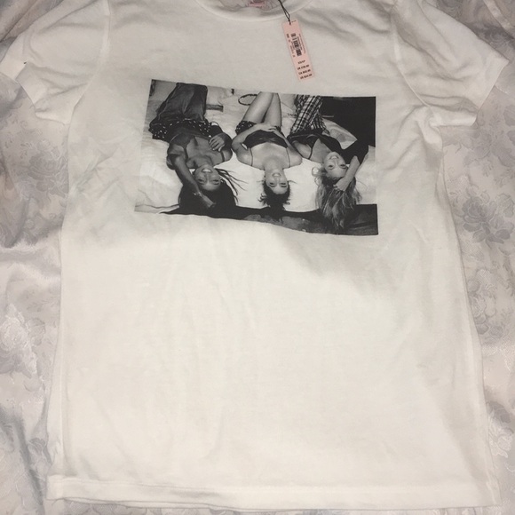 😻 Victoria’s Secret B&W Photo SUPERMODEL PJ Tee - Picture 1 of 3